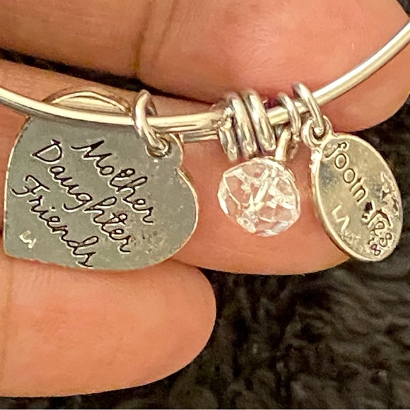 Footnotes Mother Daughter Friend and Believe In Your Dreams Charm Bracelets - Picture 6 of 10